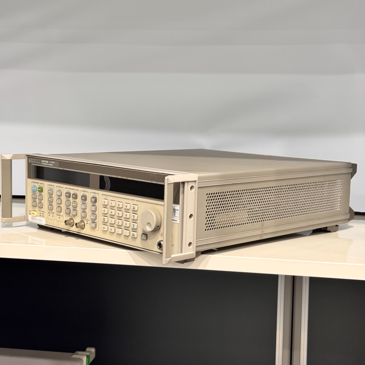 [중고] [렌탈] Keysight 83752B Synthesized CW Generator / Sweepe